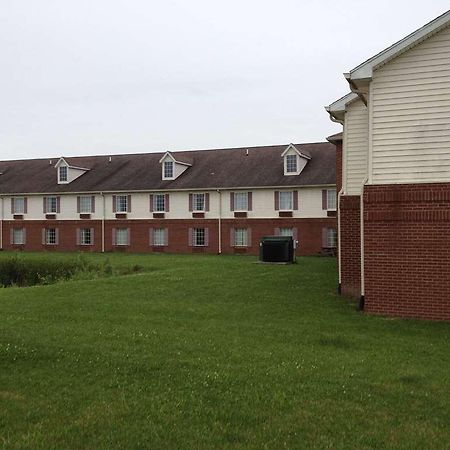 Country Hearth Inn & Suites Willard Bagian luar foto