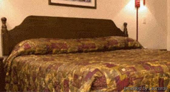 Country Hearth Inn & Suites Willard Bagian luar foto
